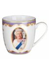 Őfelsége II. Erzsébet királynő emlékére bögre és alátét szett díszdobozban