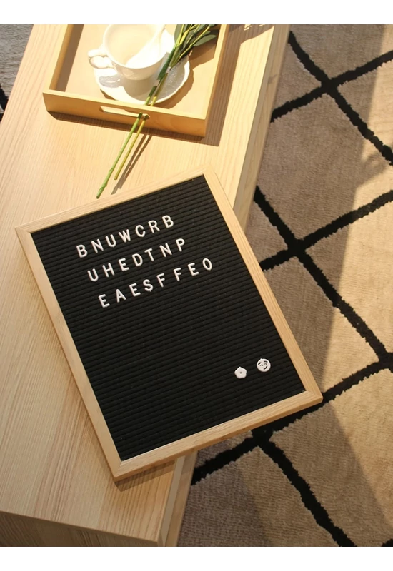 LETTER BOARD Üzenő tábla 250 db betű, szám és szimbólum készlettel