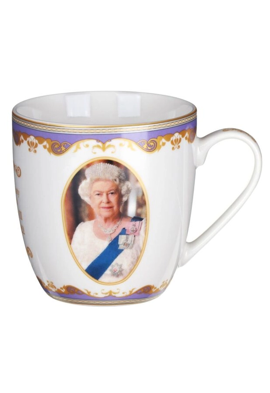 Őfelsége II. Erzsébet királynő emlékére bögre és alátét szett díszdobozban